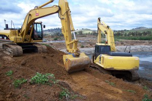 <b>Excavators</b> <b>Size:</b> 22 tonne, 25 tonne<br /> <b>Features:</b><br /> Low ground pressure tracks<br /> Specialised sludge removal/handling attachments.